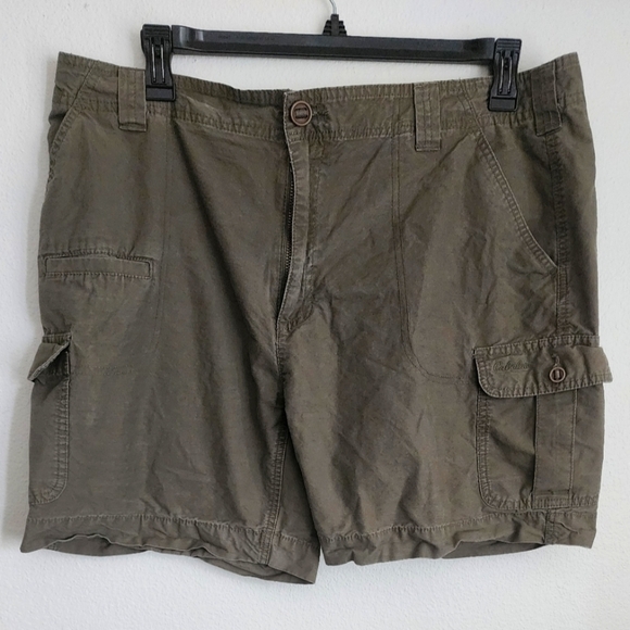 Cabela's Women's Cargo Shorts 7 Pockets Embroidered Logo on Front Pocket Size 18 - Picture 1 of 11